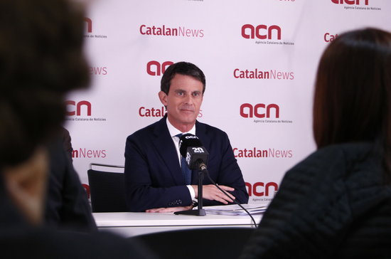 Mayoral candidate Manuel Valls spoke to the press Thursday morning at the Catalan News Agency (Gerard Artigas/ACN)